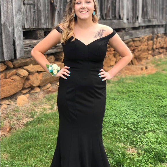 Prom dress - Picture 2 of 4